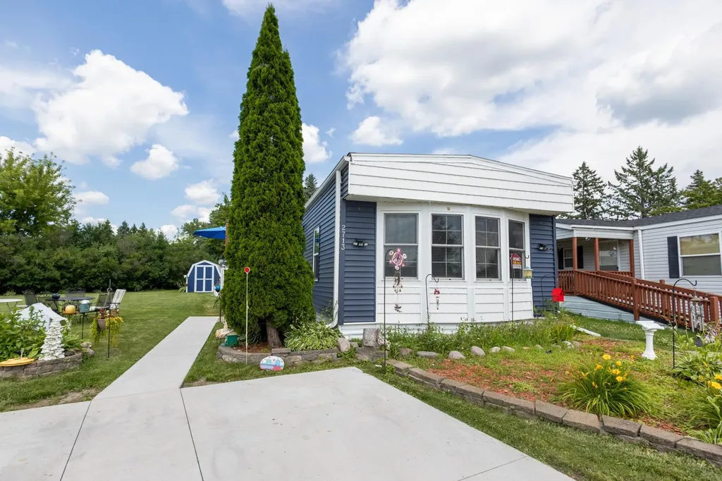 2713 Benlana Court Maplewood MN 55119