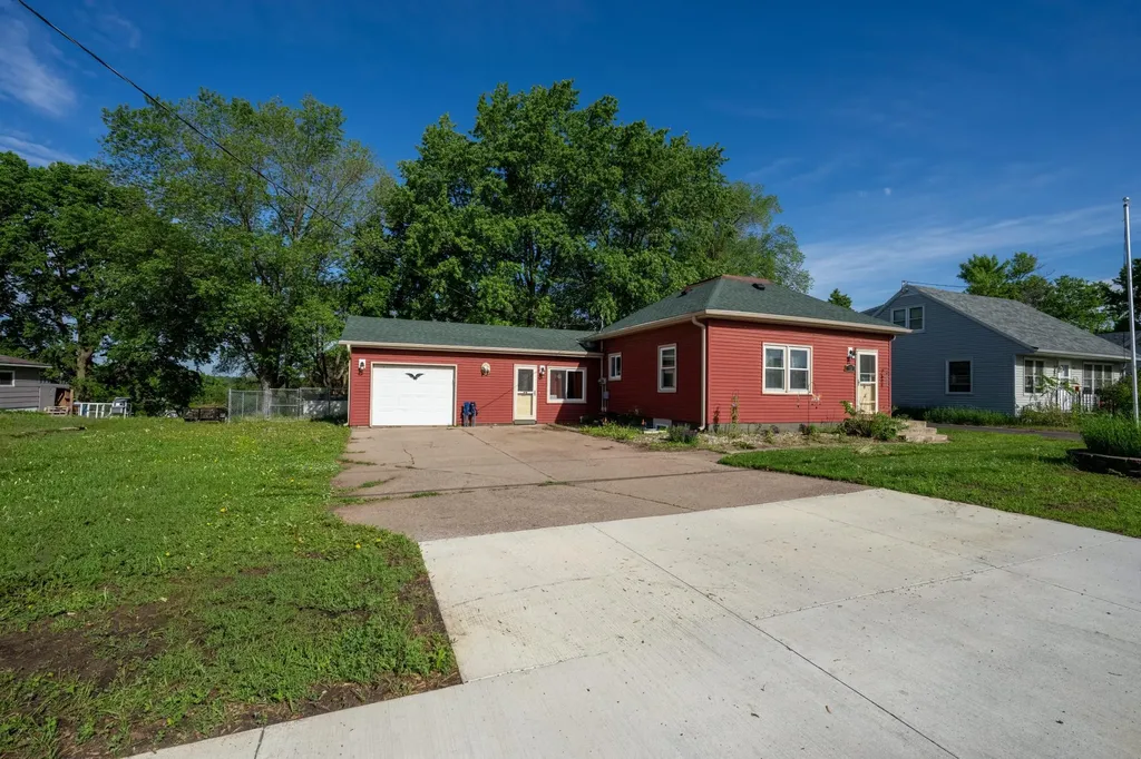 610 N 4th Street Le Sueur MN 56058