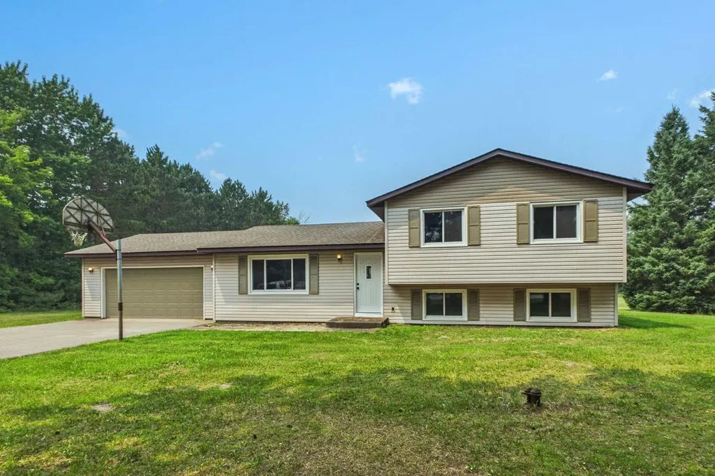 16112 Kettle River Boulevard NE Columbus MN 55025