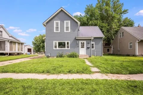 319 E 10th Street Blue Earth MN 56013