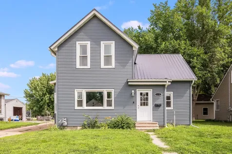 319 E 10th Street Blue Earth MN 56013