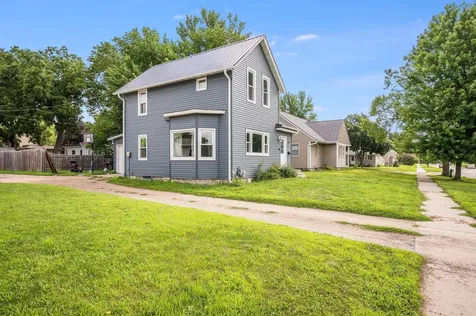 319 E 10th Street Blue Earth MN 56013