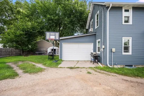 319 E 10th Street Blue Earth MN 56013