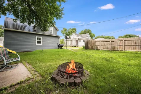 319 E 10th Street Blue Earth MN 56013