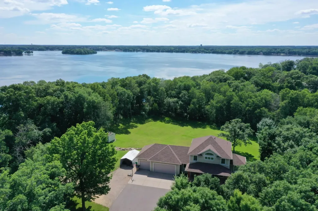 11798 272nd Avenue NW Zimmerman MN 55398