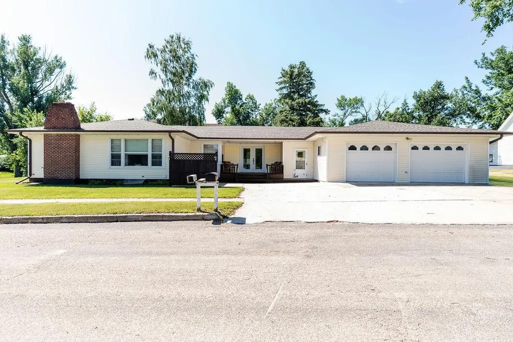 405 6th Avenue Edgeley ND 58433