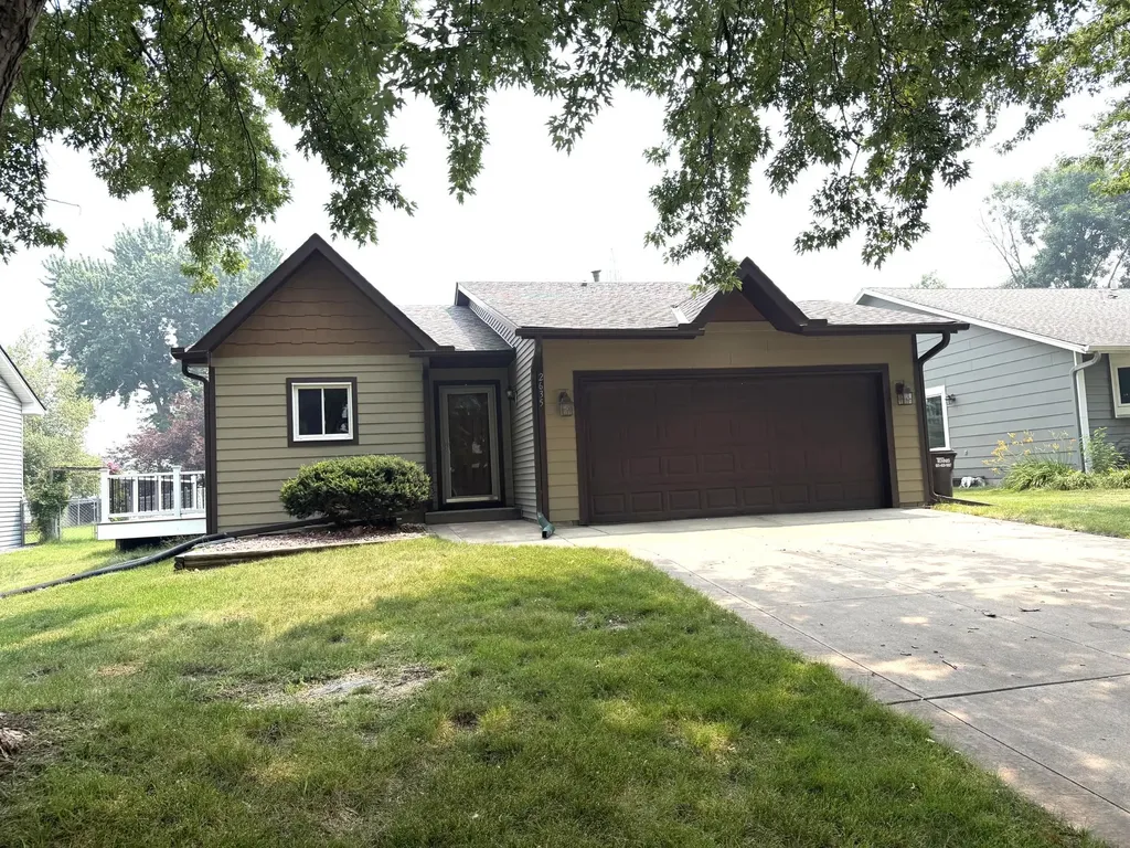 2635 Guthrie Avenue N Oakdale MN 55128