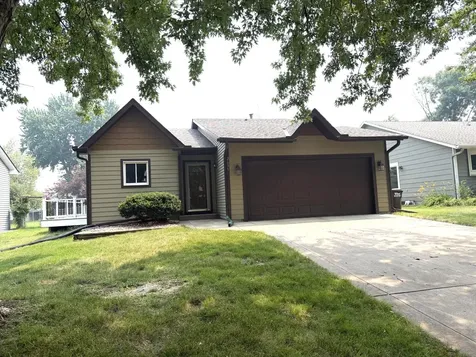2635 Guthrie Avenue N Oakdale MN 55128