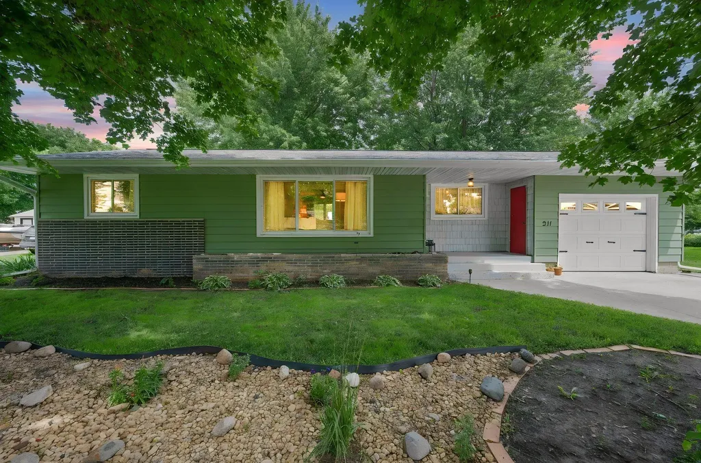 211 Kelser Street Welcome MN 56181
