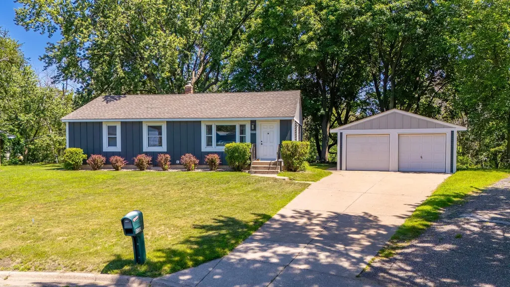 6332 Oak Knoll Plaza Woodbury MN 55125