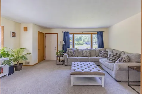 6332 Oak Knoll Plaza Woodbury MN 55125