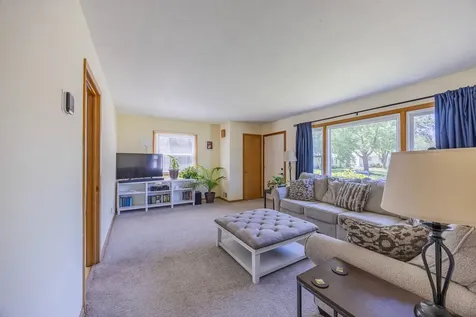 6332 Oak Knoll Plaza Woodbury MN 55125