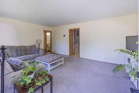 6332 Oak Knoll Plaza Woodbury MN 55125