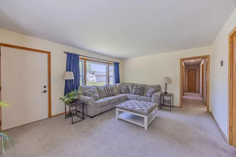 6332 Oak Knoll Plaza Woodbury MN 55125
