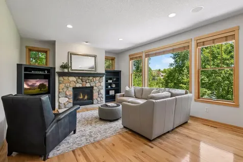 11281 Stonemill Farms Curve Woodbury MN 55129