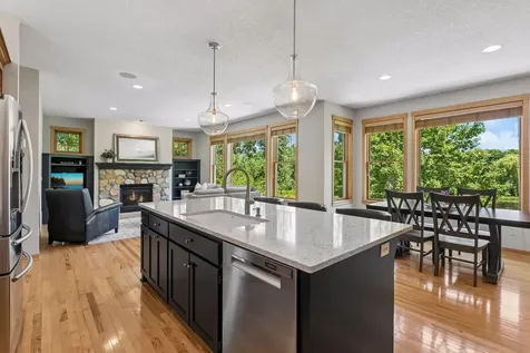 11281 Stonemill Farms Curve Woodbury MN 55129