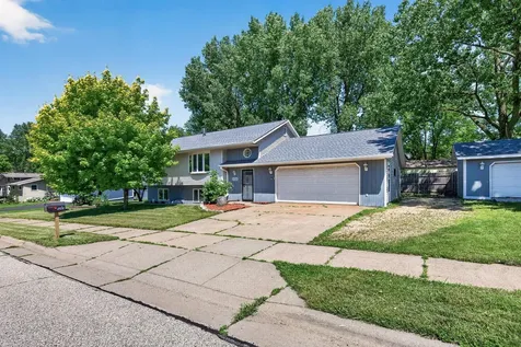 2709 Holloway Avenue E North Saint Paul MN 55109