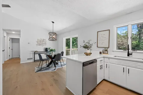 2709 Holloway Avenue E North Saint Paul MN 55109