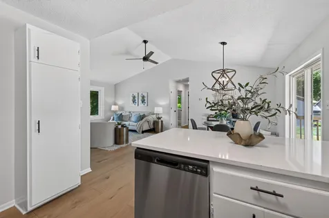 2709 Holloway Avenue E North Saint Paul MN 55109