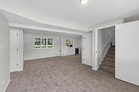 2709 Holloway Avenue E North Saint Paul MN 55109