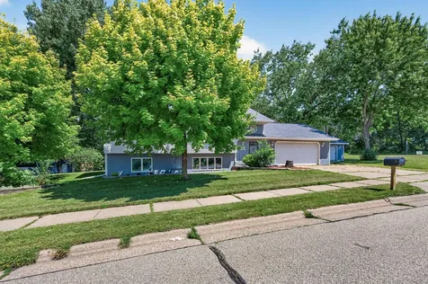 2709 Holloway Avenue E North Saint Paul MN 55109