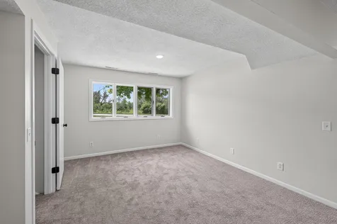 2709 Holloway Avenue E North Saint Paul MN 55109