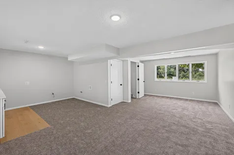 2709 Holloway Avenue E North Saint Paul MN 55109