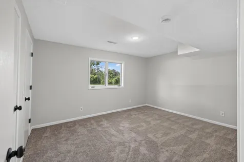 2709 Holloway Avenue E North Saint Paul MN 55109