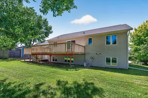 2709 Holloway Avenue E North Saint Paul MN 55109