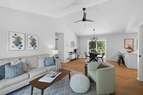 2709 Holloway Avenue E North Saint Paul MN 55109