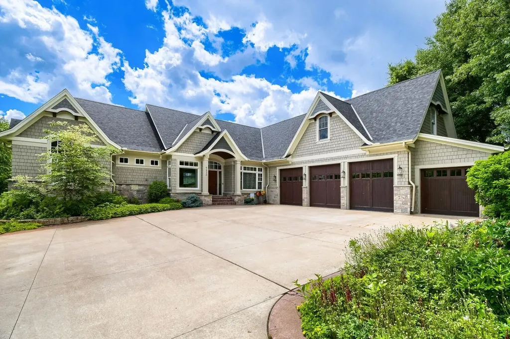 9520 Whistling Valley Trail Lake Elmo MN 55042