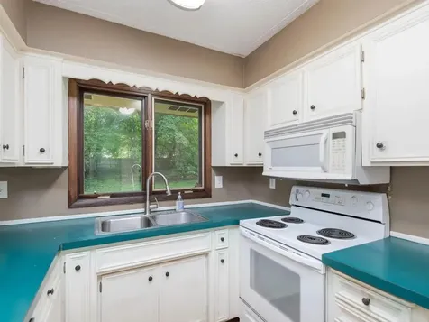 17015 13th Avenue N Plymouth MN 55447