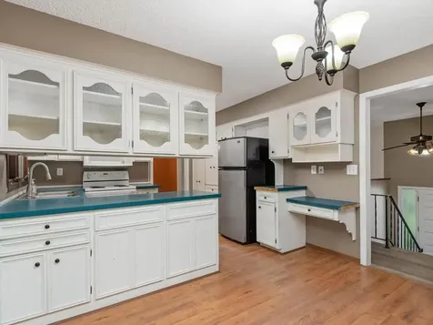 17015 13th Avenue N Plymouth MN 55447