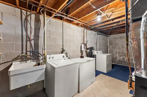 1491 Woodview Avenue E Saint Paul MN 55122