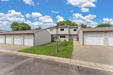 1491 Woodview Avenue E Saint Paul MN 55122