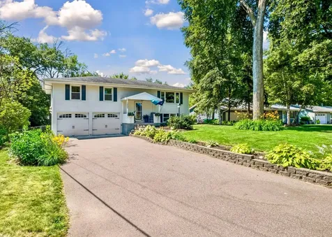 12605 25th Avenue N Plymouth MN 55441