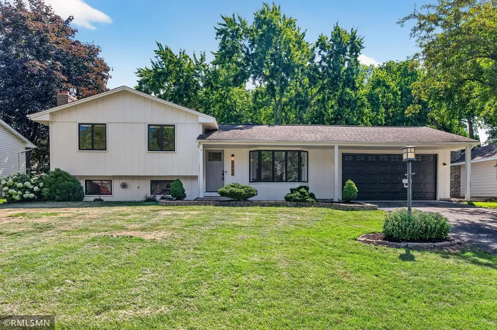 2265 Lamplight Drive Woodbury MN 55125