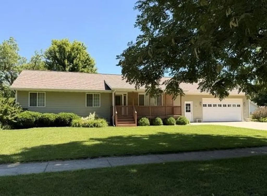 521 11 Street Heron Lake MN 56137