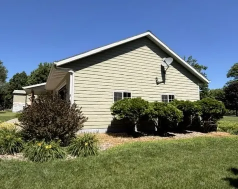 521 11 Street Heron Lake MN 56137