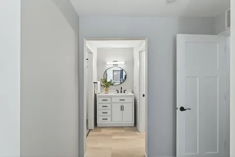 6085 Lincoln Drive Edina MN 55436