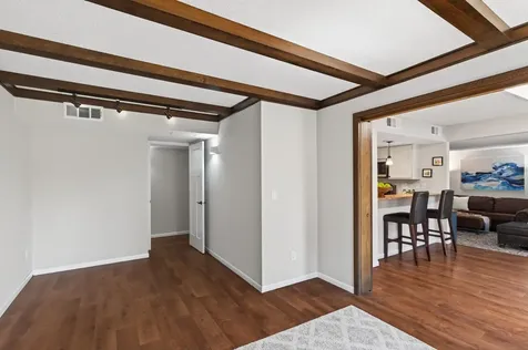 6085 Lincoln Drive Edina MN 55436