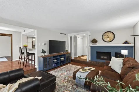 6085 Lincoln Drive Edina MN 55436