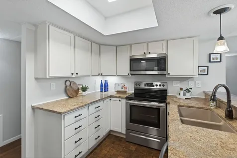 6085 Lincoln Drive Edina MN 55436
