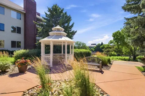 7440 Edinborough Way Edina MN 55435