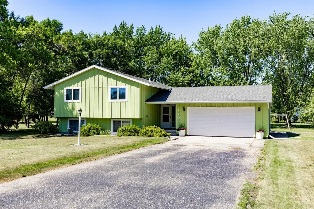 1108 62nd Avenue N Moorhead MN 56560