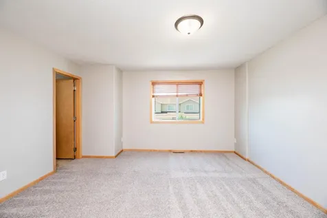 4280 Estate Drive S Fargo ND 58104