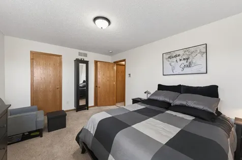 29 Landau Alcove Woodbury MN 55125
