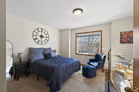 29 Landau Alcove Woodbury MN 55125