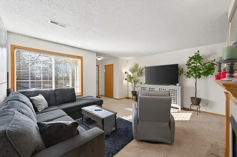 29 Landau Alcove Woodbury MN 55125