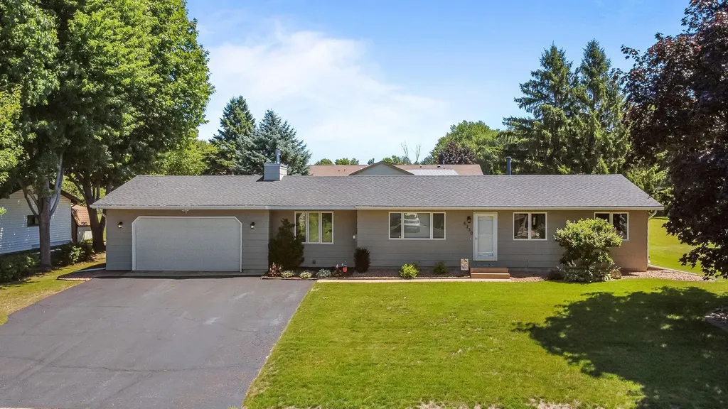 8330 Cleadis Avenue Inver Grove Heights MN 55076